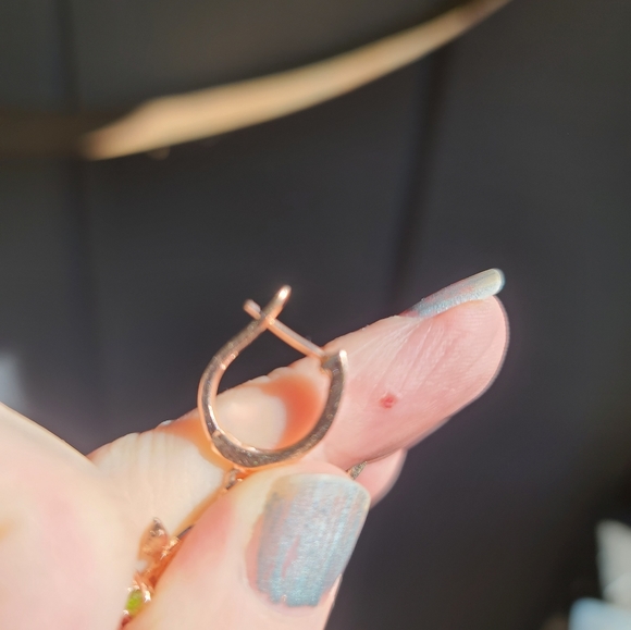 Peridot 10k each Rosegold earnings - Picture 3 of 7